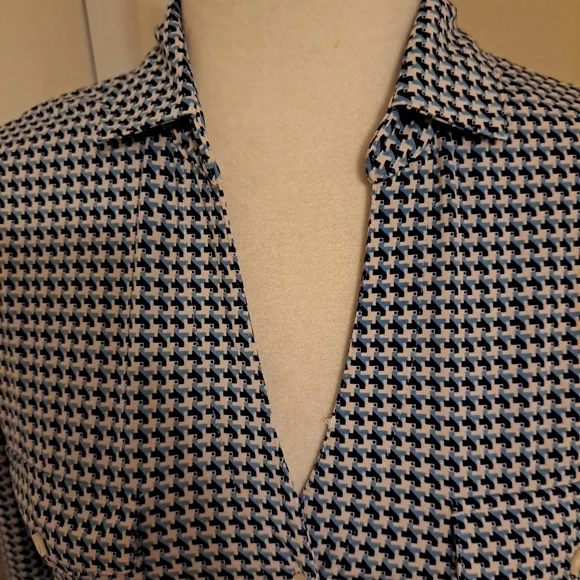 J. McLaughlin Brynn Top Sz M EUC Button-Front Pkts 3/4 Sleeve - Picture 3 of 9